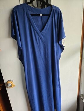 Mynah Solid V-Neck Royal Blue Caftan